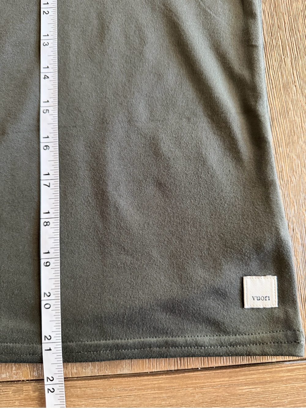 Vuori Energy Tank Womens Medium Custom Notch V-Neck Olive Green Athletic Top EUC - Picture 8 of 12